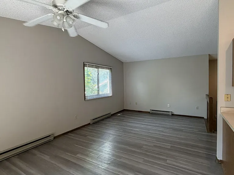 2013 Custer Dr — Photo 2
