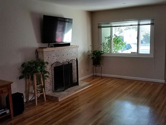 5th image of 1477 Jeffery Ave