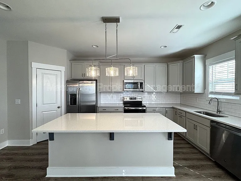 102 N Dunn St — Photo 5
