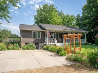 36113 Boyd Dr, Saint Peter, MN 56082