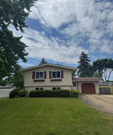 2221 Root St — Photo 1