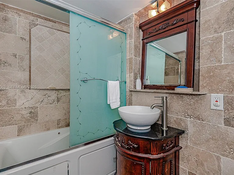 1413 N 15th Ave #8 — Photo 25