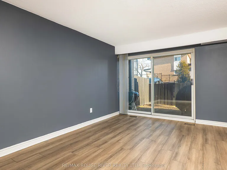 925 Bayly St #27 — Photo 8