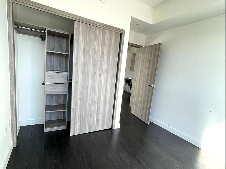 85 McMahon Dr #806 — Photo 5