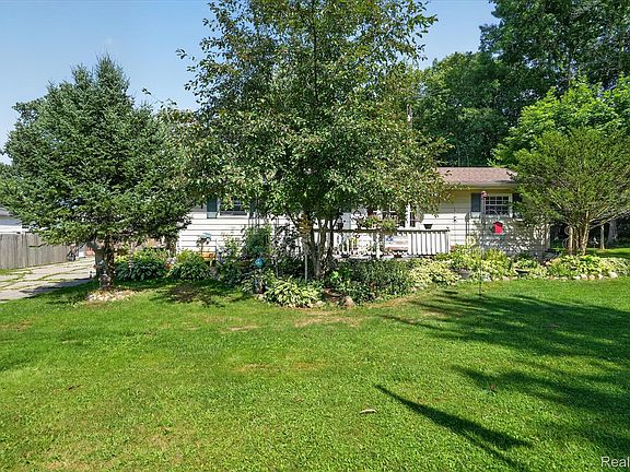 2nd image of 1927 New Rochelle Dr