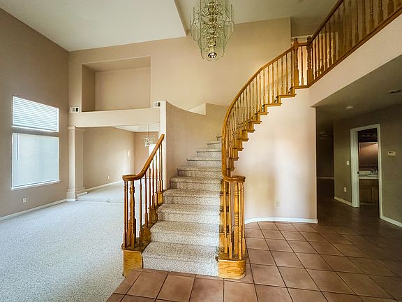 4th image of 701 Alps Ct