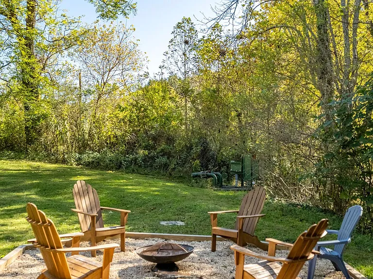 435 Reems Creek Rd — Photo 48
