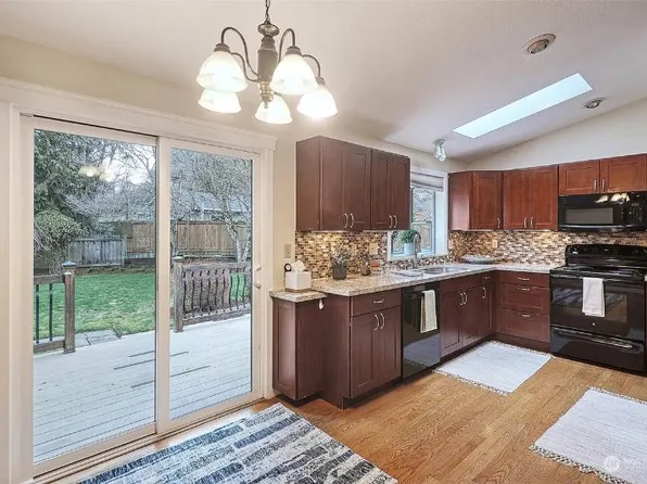 7614 NE 195th St, Kenmore, WA 98028