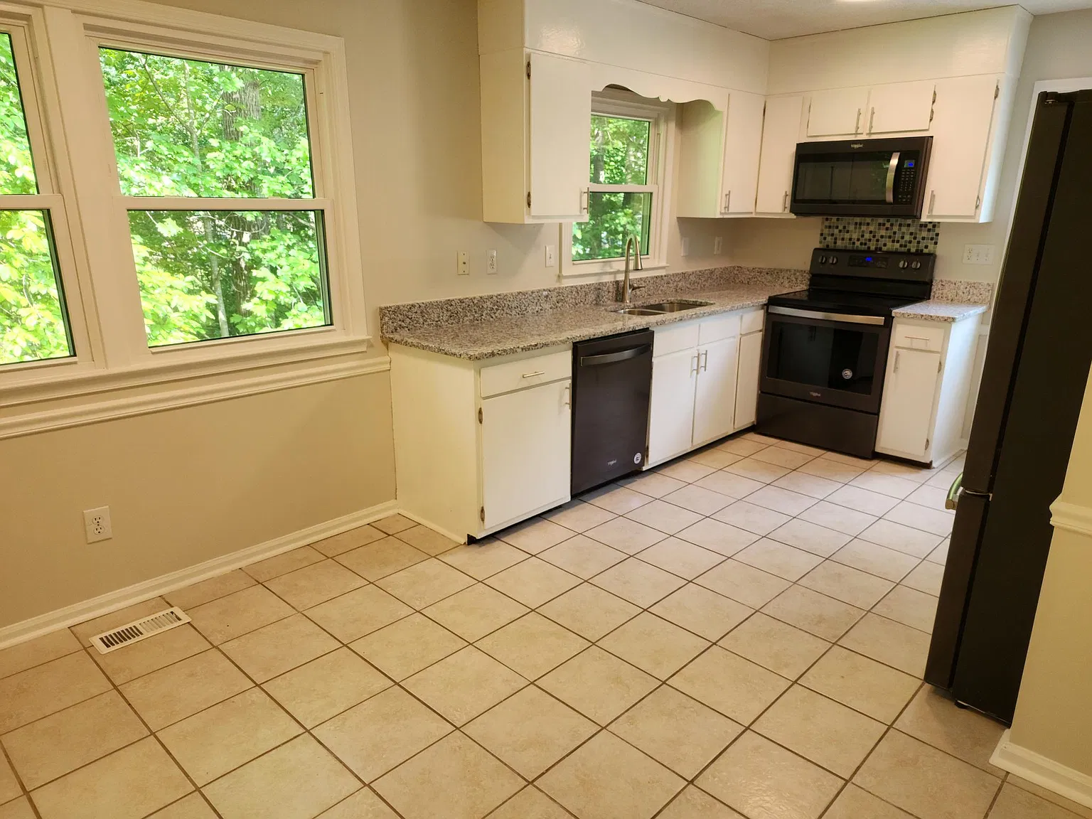 7813 Fairmont Ct — Photo 4