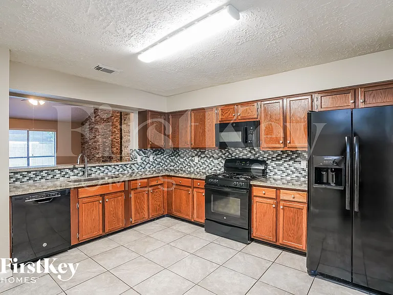 17927 Lake Manor Dr — Photo 6