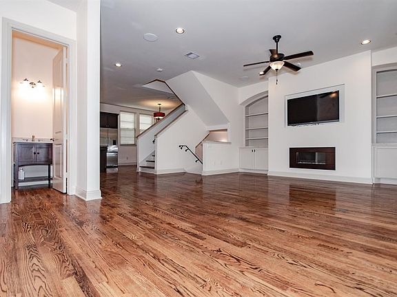4th image of 4104 Roseland St