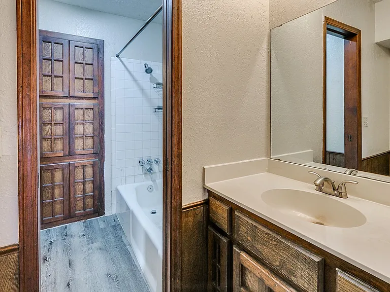 9006 N Rockwell Dr — Photo 37