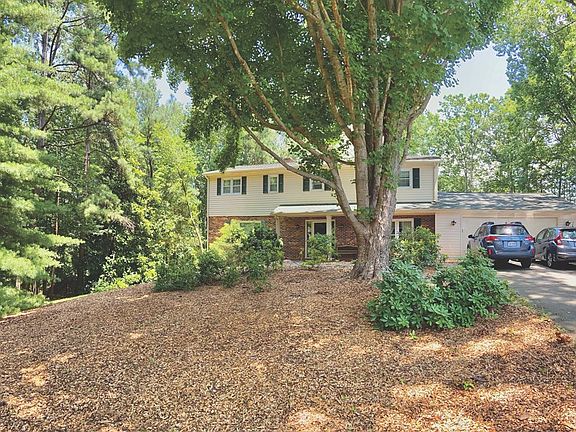 2nd image of 1055 Parkwood Pl