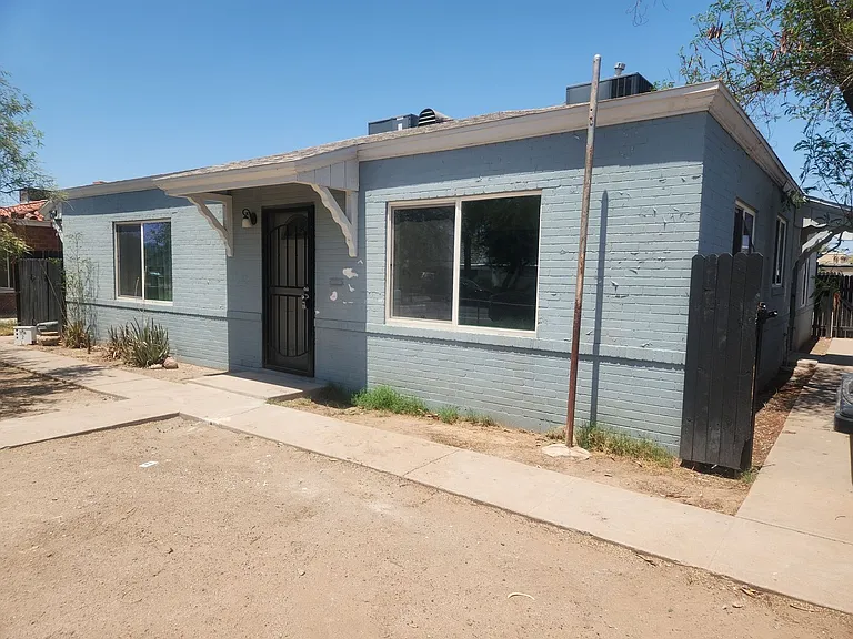 1514 E Roosevelt St — Photo 2