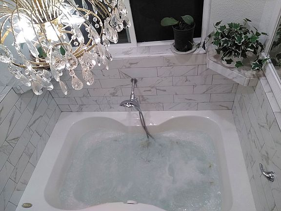 Jacuzzi Brand 6 ft Whirlpool