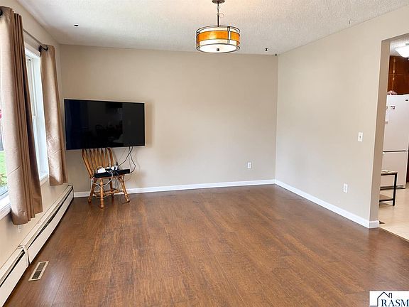 4th image of 105 6th St