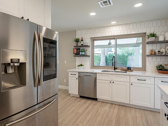 2nd image of 3017 E North Ln
