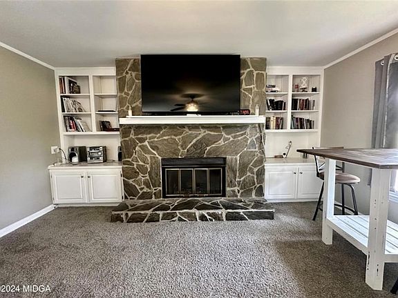 3rd image of 2960 Stuart Dr