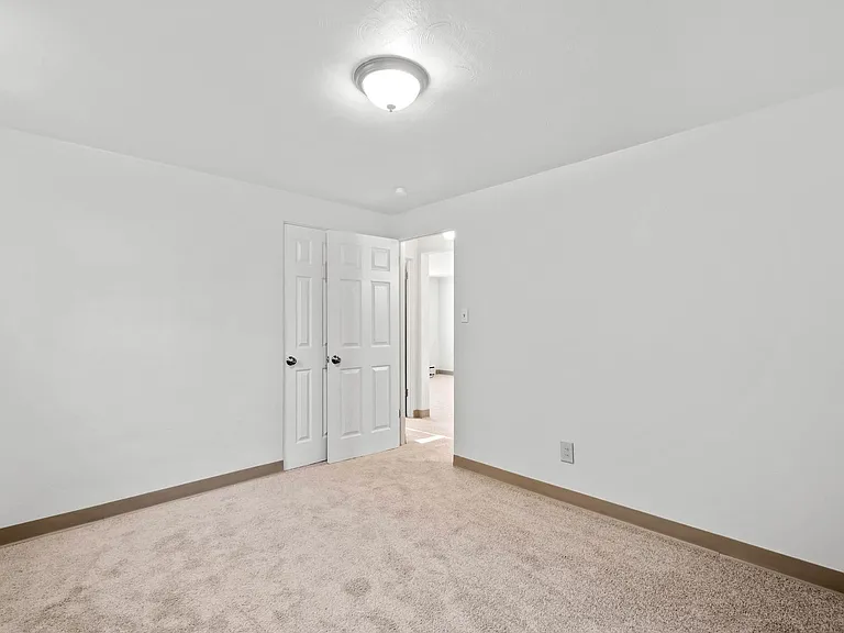 Lindberg Apartments — Photo 8