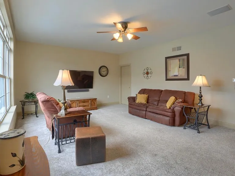 10 Spring View Ct — Photo 13