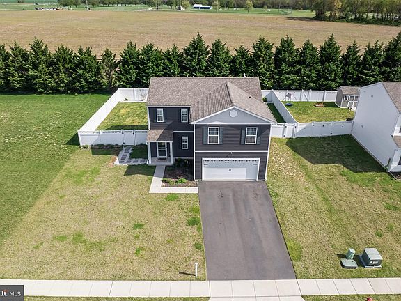 3rd image of 13 Eisenhower Dr