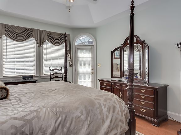 Owner BR access to 3 decks