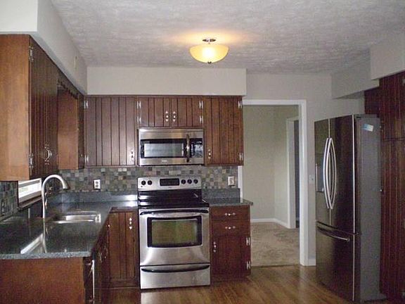 3rd image of 46 Ardon Dr