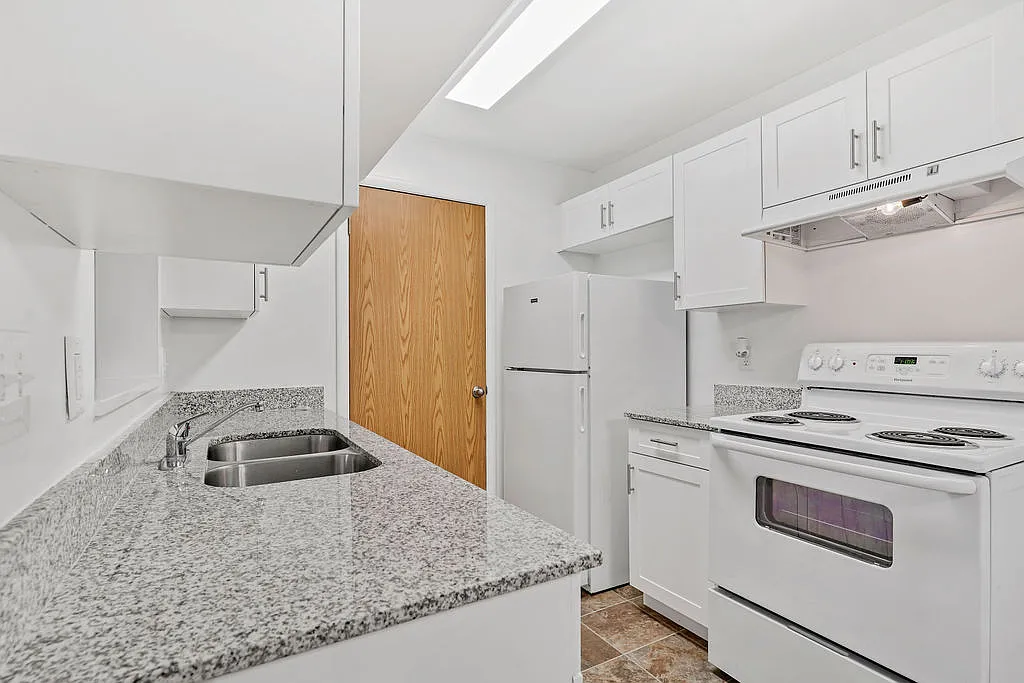 Lincoln Park Apartments — Photo 4
