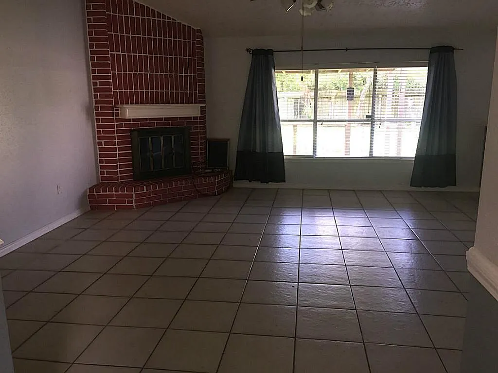 3 bed, 2.0 bath, 1470 sqft, $1,575 — Photo 3