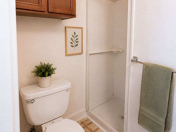 5th image of 250 S Salisbury St #1B-1Ba-360Sqft