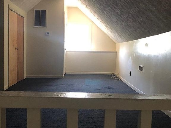 4th image of 211 W Willard St