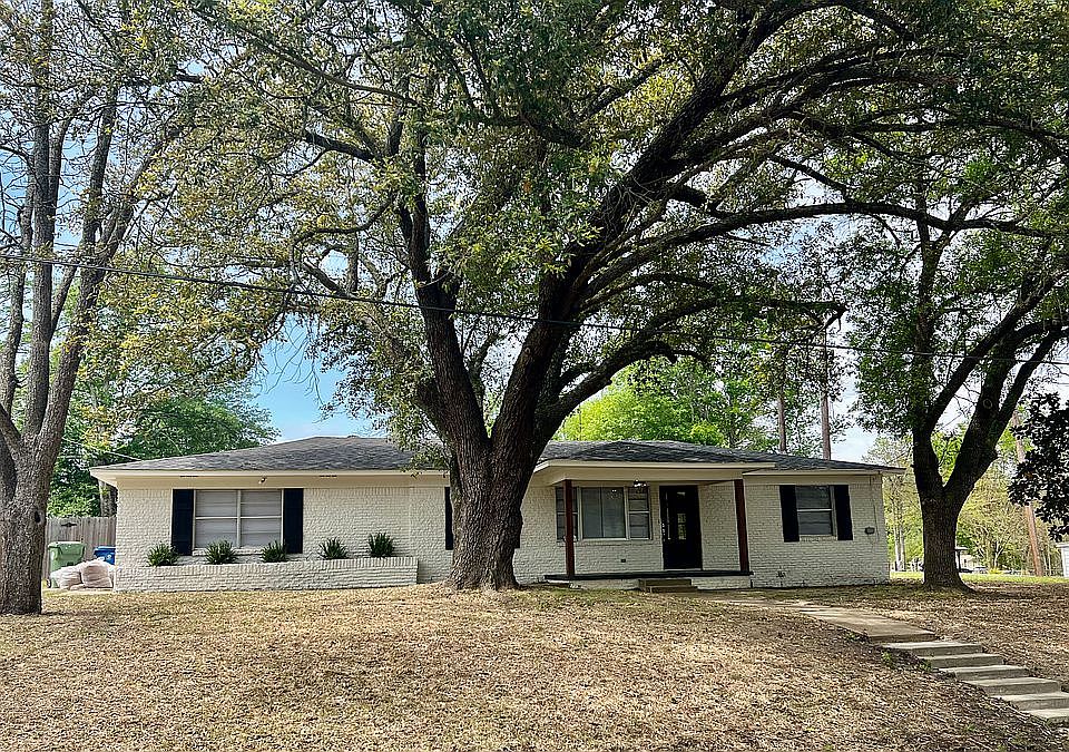 1st image of 104 S Meadowbrook Dr