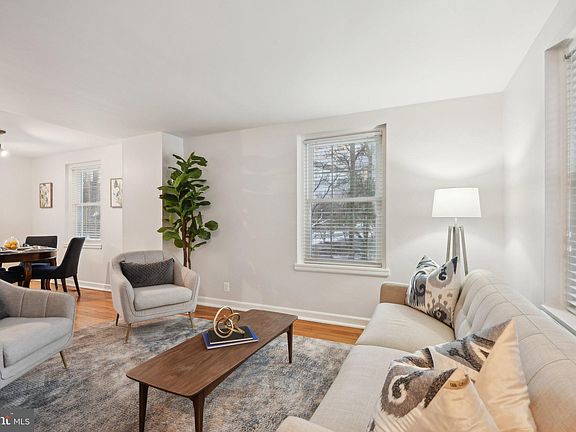 5th image of 2812 S Columbus St