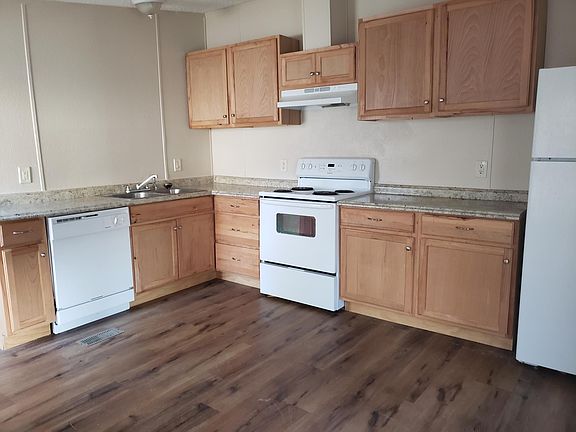 2nd image of 808 Meadow Ln