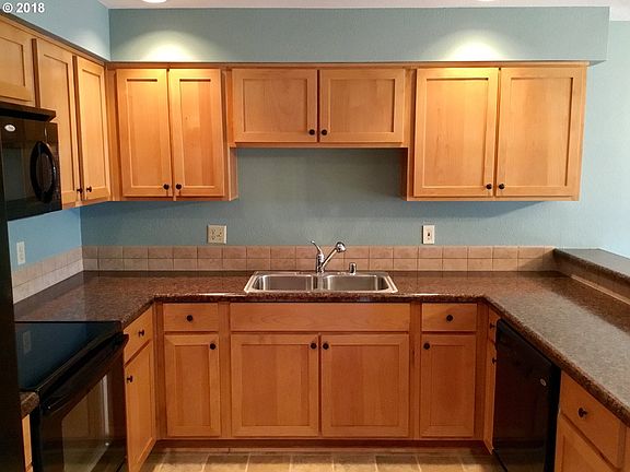 3rd image of 522 SE 157th Ave Unit 12