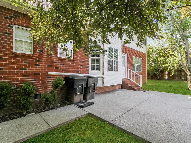 398 Roxie Ct — Photo 24