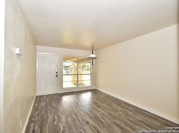 5th image of 810 Pleasure Park St