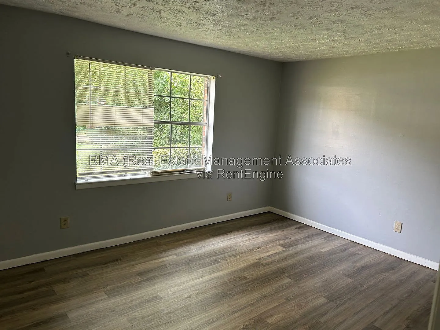 1110 W Poplar St — Photo 4