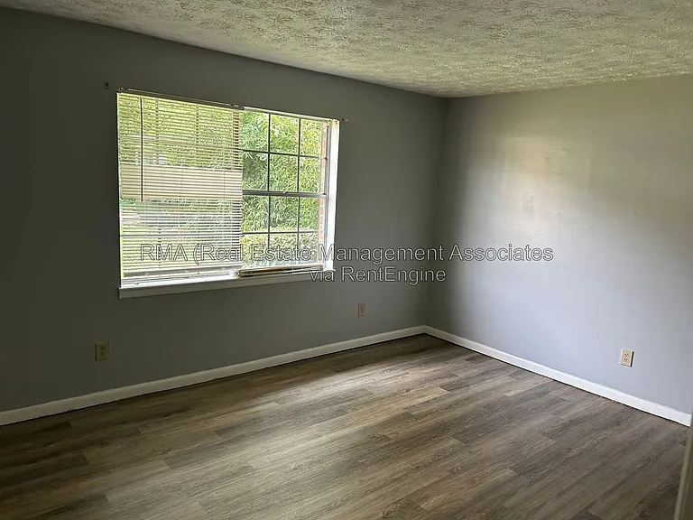 1110 W Poplar St #L-1 — Photo 4