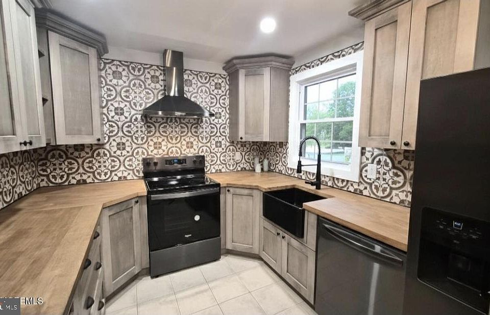 1st image of 12A Sunset Rd