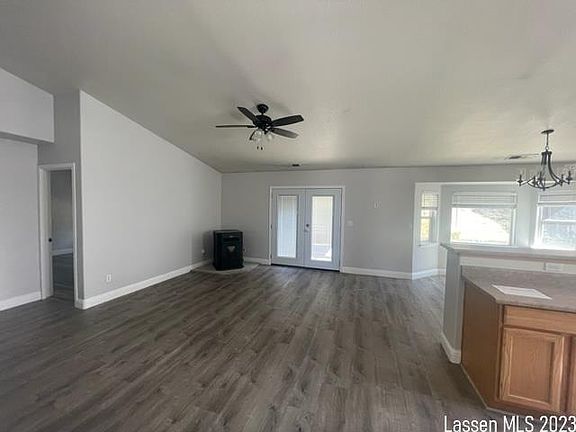 3rd image of 965 Shadow Mountain Dr