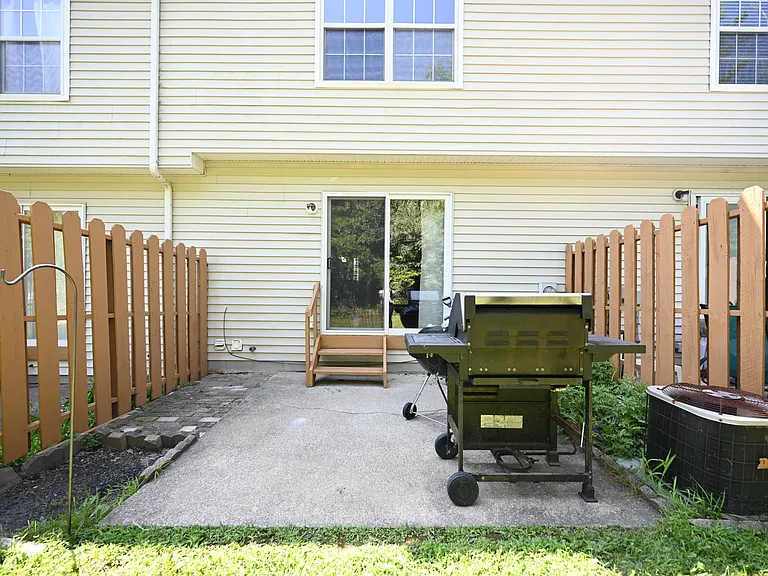 655 Almas Ct — Photo 36
