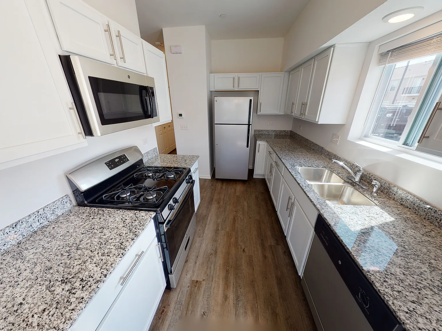 3 bed, 2.5 bath, 1465 sqft, $2,595 — Photo 3