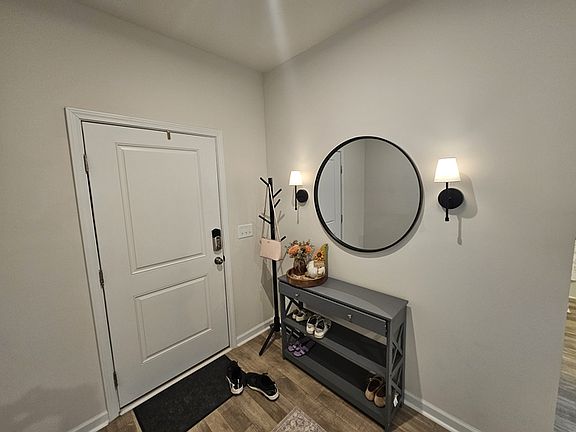 4th image of 698 Oak Branch Pl