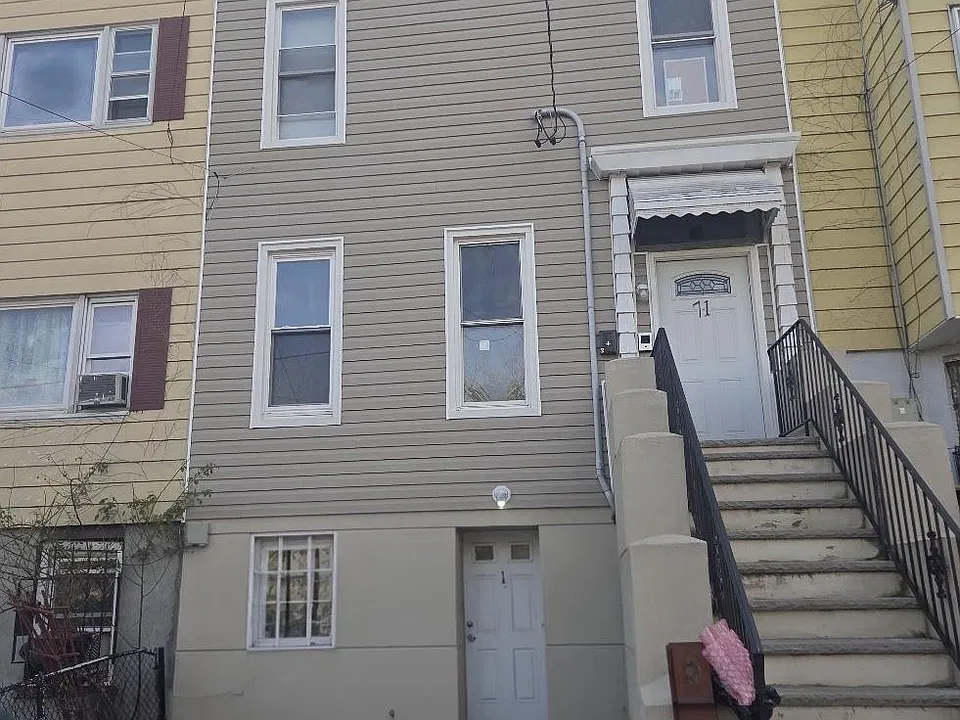 71 Harmon St #1