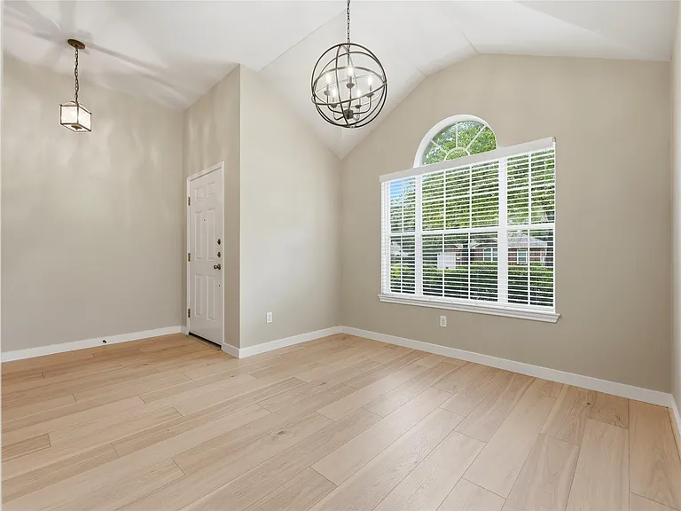 1004 Downridge Dr — Photo 6