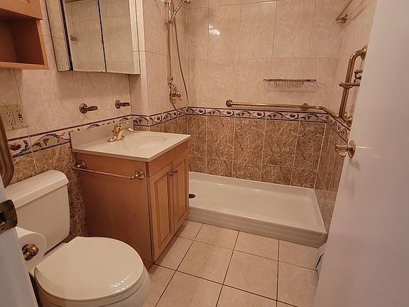 5th image of 16315 59th Ave