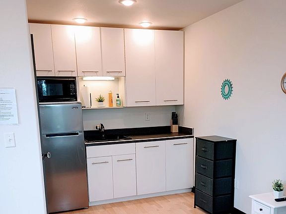 4th image of 2195 Fleming Ave W #1