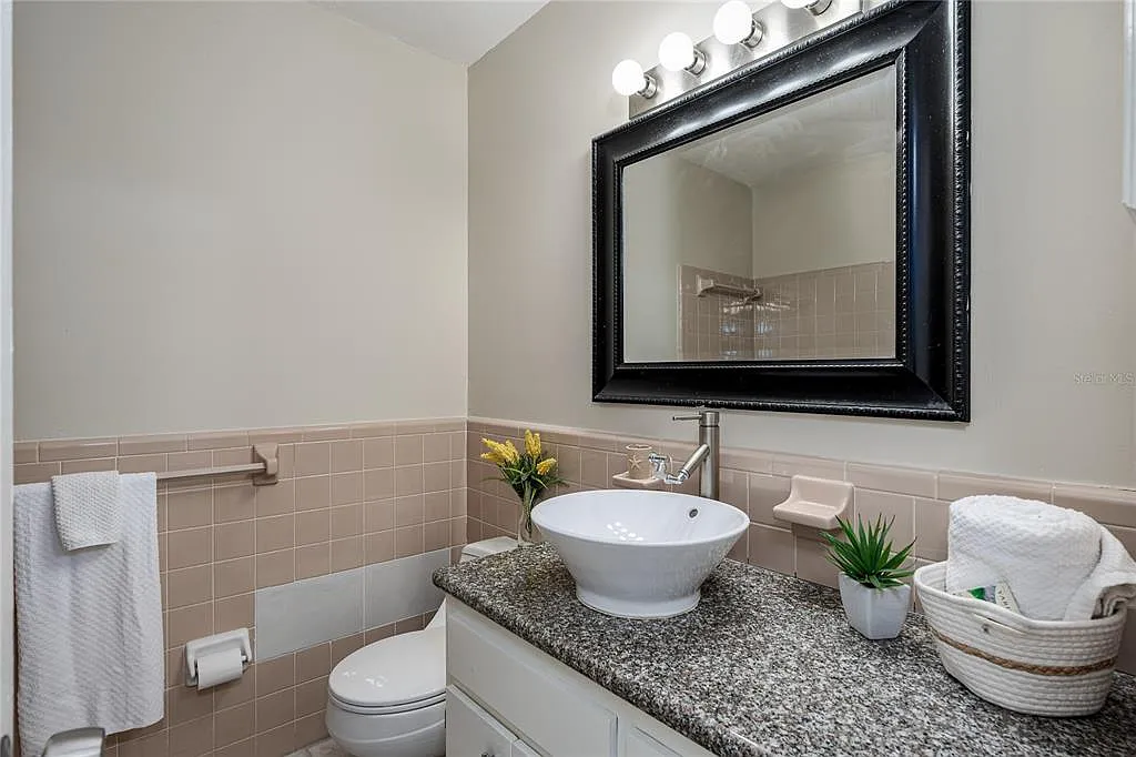 3 bed, 2.0 bath, 1188 sqft, $2,100 — Photo 4