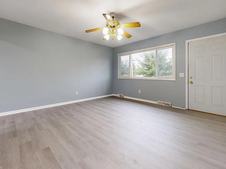 691 Elm St — Photo 2